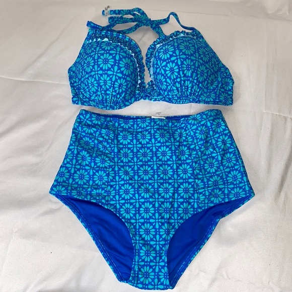 NWT gorgeous floral push up bikini top from Aerie - Picture 2 of 2